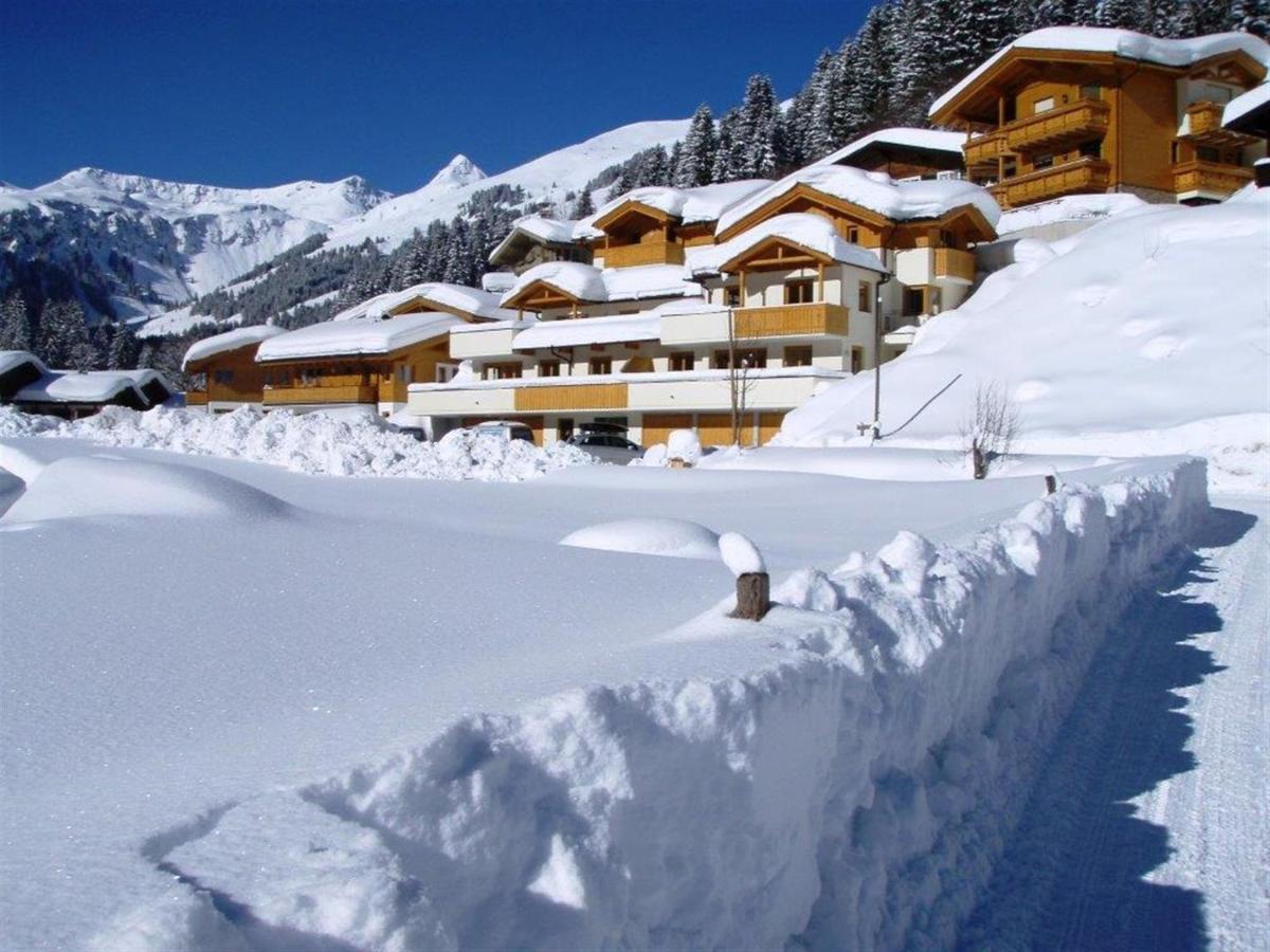 Large Chalet Apartment In Saalbach Hinterglemm Ngoại thất bức ảnh